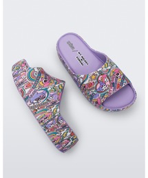 MELISSA FREE PLATFORM SLIDE + HELLO KITTY AND FRIENDS AD