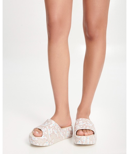 melissa（メリッサ）の「MELISSA FREE PLATFORM SLIDE + HELLO KITTY AND FRIENDS AD（サンダル・レディース・ライラック/ブラック/レッド/ベージュ・37/39/38/35-36）」の14枚目の写真