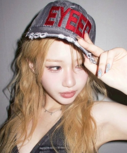 EYEER(イワイイアル)の「【EYEER】Basic Logo Ball Cap / 【イーワイイーイーアール】ベーシックロゴボールキャップ(キャップ・メンズ・ブラック×レッド/ブラック×ホワイト・S)」の1枚目の写真