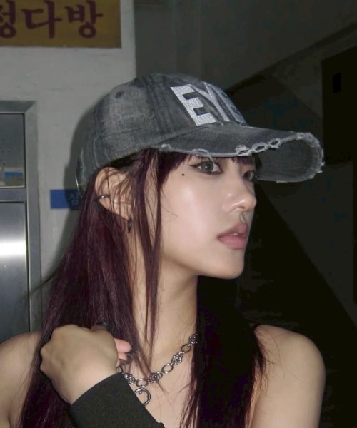 EYEER(イワイイアル)の「【EYEER】Basic Logo Ball Cap / 【イーワイイーイーアール】ベーシックロゴボールキャップ(キャップ・メンズ・ブラック×レッド/ブラック×ホワイト・S)」の9枚目の写真