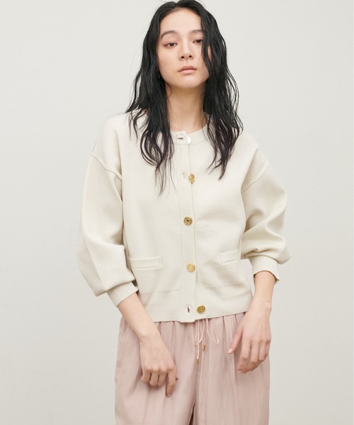 LARUTA（ラルータ）の「【LARUTA】ロゴ入り金釦ポリクルーカーディガン（カーディガン/ボレロ・レディース・ブラック/グリーン/アイボリー/ベージュ/グレー・FREE）」の9枚目の写真
