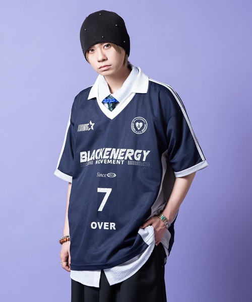 a.p.o.v.（エーピーオービー）の「a.p.o.v. ロゴプリントメッシュ襟付きオーバーサイズサッカーゲームTシャツ（Tシャツ/カットソー・メンズ・ホワイト/ネイビー・ONESIZE）」の2枚目の写真