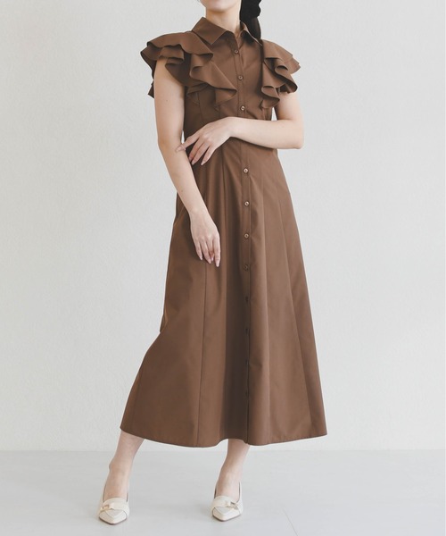 31 Sons de mode(トランテアン ソン ドゥ モード)の「2026春夏新作 ラッフルフリルシャツワンピース(シャツワンピース・レディース・ベージュ/ブラウン/ブルー・S/M)」の2枚目の写真