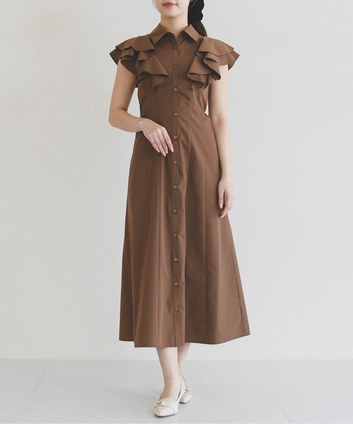 31 Sons de mode(トランテアン ソン ドゥ モード)の「2026春夏新作 ラッフルフリルシャツワンピース(シャツワンピース・レディース・ベージュ/ブラウン/ブルー・S/M)」の8枚目の写真