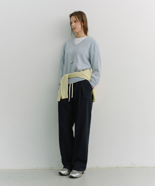 DUNST(ダンスト)の「UNISEX LEATHER LOGO WIDE SWEAT PANTS_UDPA6A102_FRENCH NAVY(スウェットパンツ・レディース・ネイビー・X-SMALL/SMALL/MEDIUM/LARGE/X-LARGE)」の1枚目の写真
