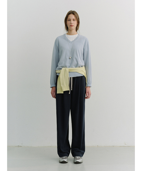 DUNST(ダンスト)の「UNISEX LEATHER LOGO WIDE SWEAT PANTS_UDPA6A102_FRENCH NAVY(スウェットパンツ・レディース・ネイビー・X-SMALL/SMALL/MEDIUM/LARGE/X-LARGE)」の2枚目の写真