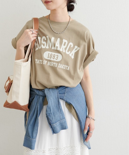LARUTA(ラルータ)の「【LARUTA】バックスリットプリントロゴT(Tシャツ/カットソー・レディース・スミクロ/ベージュ/オフホワイト・FREE)」の3枚目の写真