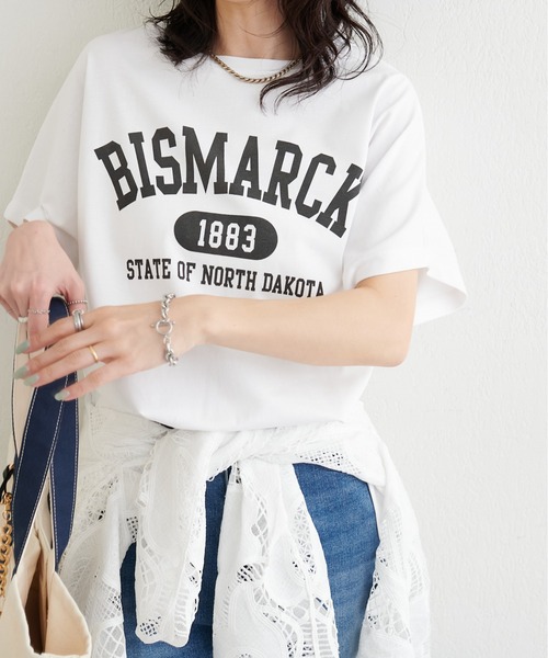 LARUTA(ラルータ)の「【LARUTA】バックスリットプリントロゴT(Tシャツ/カットソー・レディース・スミクロ/ベージュ/オフホワイト・FREE)」の2枚目の写真