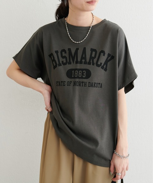 LARUTA(ラルータ)の「【LARUTA】バックスリットプリントロゴT(Tシャツ/カットソー・レディース・スミクロ/ベージュ/オフホワイト・FREE)」の1枚目の写真