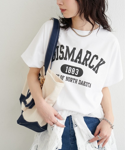 LARUTA(ラルータ)の「【LARUTA】バックスリットプリントロゴT(Tシャツ/カットソー・レディース・スミクロ/ベージュ/オフホワイト・FREE)」の4枚目の写真