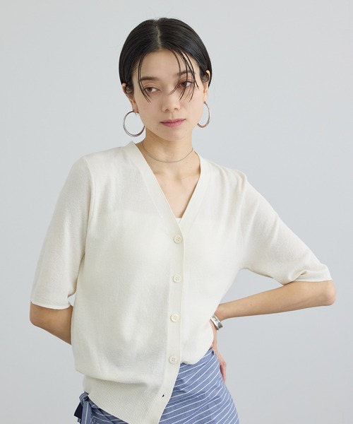 SALON adam et rope'(サロン アダム エ ロペ)の「LOTUS ハーフスリーブVネックカーディガン / アンサンブル対応(カーディガン/ボレロ・レディース・オフホワイト/ブラウン/レッド・FREE)」の4枚目の写真
