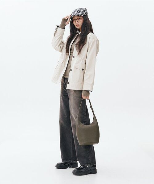 MUSINSA STANDARD WOMAN（ムシンサスタンダードウーマン）の「ウィメンズ テンセル ターンダウン オフショルダー 長袖Tシャツ [ダスティカーキ]（Tシャツ/カットソー・レディース・その他・SMALL/LARGE/MEDIUM/X-SMALL）」の3枚目の写真