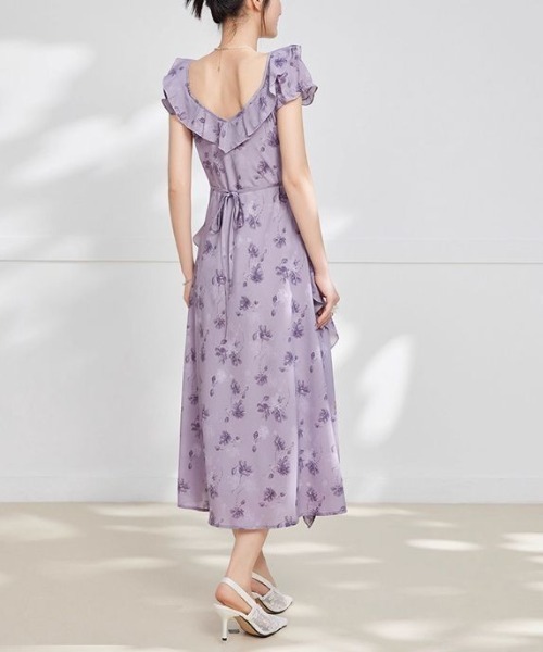 AMAJI(アマジ)の「フラワープリント フリルワンピース フレンチシック(ワンピース・レディース・パープル・X-LARGE/LARGE/MEDIUM/SMALL)」の3枚目の写真