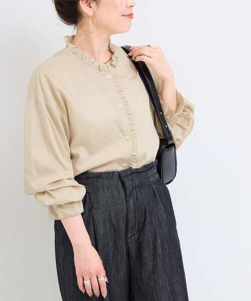 B.C STOCK（ベーセーストック）の「《追加》【WEB限定】ウォッシャブル / フロントフリルブラウス（シャツ/ブラウス・レディース・ベージュ/サックスブルー/ホワイト・FREE）」の2枚目の写真