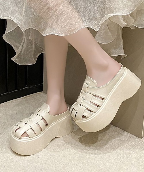 Teem Store（チームストア）の「【トレンド】厚底グラディエーターサンダル 　身長盛れ　カジュアル（サンダル・レディース・シルバー/ブラック/アイボリー・L/M）」の2枚目の写真