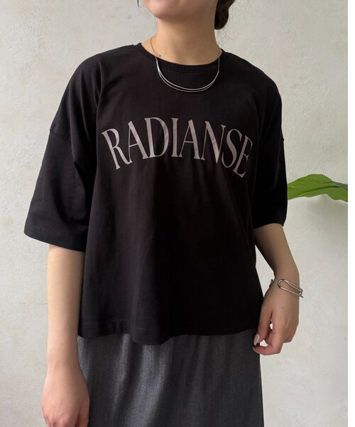 Jena espace merveilleux(ジェナ エスパスメルヴェイユ)の「ロゴシルケットカットソー(Tシャツ/カットソー・レディース・グレー/オフホワイト/ブラック・FREE)」の2枚目の写真