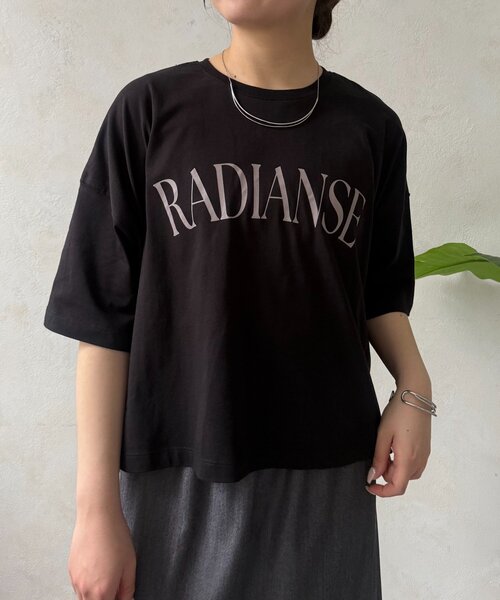 Jena espace merveilleux(ジェナ エスパスメルヴェイユ)の「ロゴシルケットカットソー(Tシャツ/カットソー・レディース・グレー/オフホワイト/ブラック・FREE)」の4枚目の写真