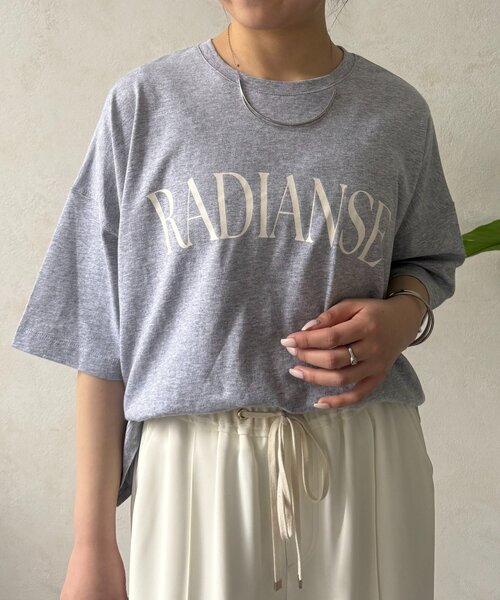 Jena espace merveilleux(ジェナ エスパスメルヴェイユ)の「ロゴシルケットカットソー(Tシャツ/カットソー・レディース・グレー/オフホワイト/ブラック・FREE)」の6枚目の写真