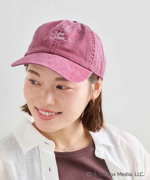 U by SPICK&SPAN（ユーバイスピックアンドスパン）の「New York Magazine  ロゴキャップ（キャップ・レディース・ボルドー/ベージュ・FREE）」の2枚目の写真