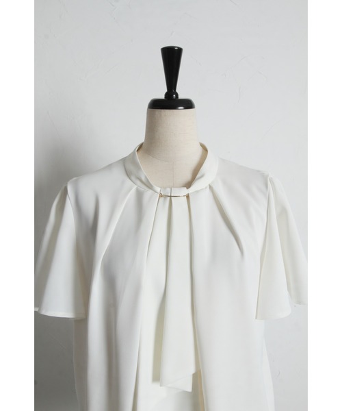 tocco closet(トッコ クローゼット)の「ゴールドバー付ボウタイブラウス(シャツ/ブラウス・レディース・オフホワイト/グレー・M)」の7枚目の写真