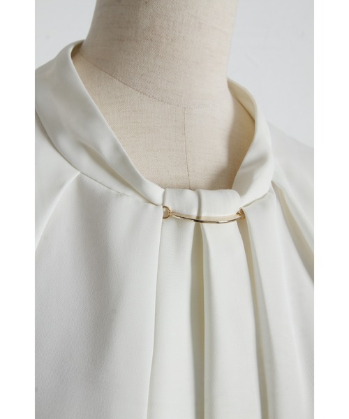 tocco closet(トッコ クローゼット)の「ゴールドバー付ボウタイブラウス(シャツ/ブラウス・レディース・オフホワイト/グレー・M)」の6枚目の写真