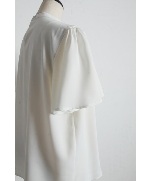tocco closet(トッコ クローゼット)の「ゴールドバー付ボウタイブラウス(シャツ/ブラウス・レディース・オフホワイト/グレー・M)」の3枚目の写真