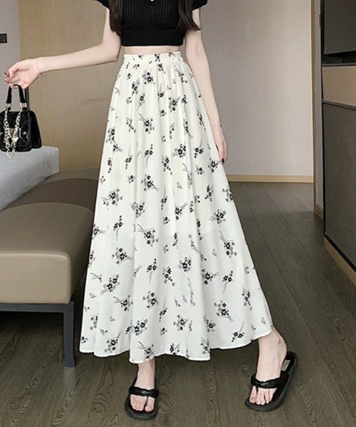 mielu(ミエル)の「フラワープリントフレアスカート(スカート・レディース・ブラック/ホワイト・LARGE/MEDIUM)」の2枚目の写真