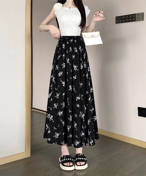 mielu(ミエル)の「フラワープリントフレアスカート(スカート・レディース・ブラック/ホワイト・LARGE/MEDIUM)」の11枚目の写真