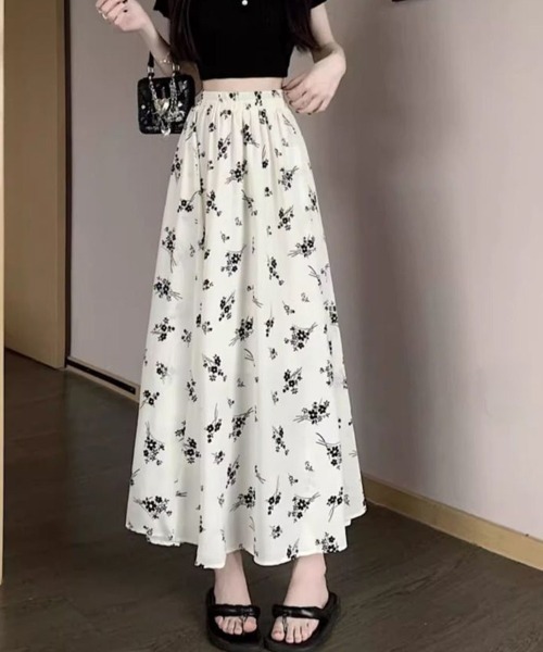 mielu(ミエル)の「フラワープリントフレアスカート(スカート・レディース・ブラック/ホワイト・LARGE/MEDIUM)」の5枚目の写真