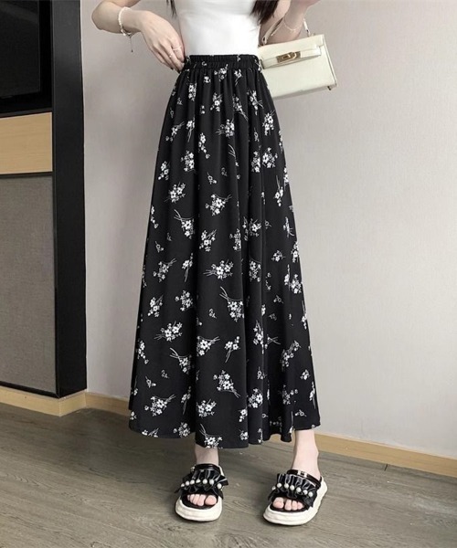 mielu(ミエル)の「フラワープリントフレアスカート(スカート・レディース・ブラック/ホワイト・LARGE/MEDIUM)」の7枚目の写真