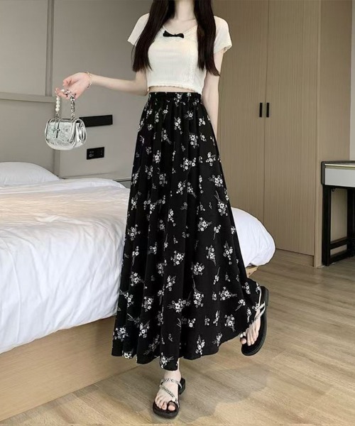 mielu(ミエル)の「フラワープリントフレアスカート(スカート・レディース・ブラック/ホワイト・LARGE/MEDIUM)」の8枚目の写真
