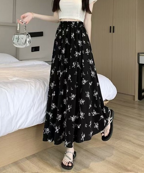 mielu(ミエル)の「フラワープリントフレアスカート(スカート・レディース・ブラック/ホワイト・LARGE/MEDIUM)」の9枚目の写真