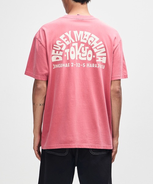 DEUS EX MACHINA(デウスエクスマキナ)の「TOKYO ADDRESS TEE(Tシャツ/カットソー・メンズ・レッド/ライトブルー・S/L/M)」の2枚目の写真