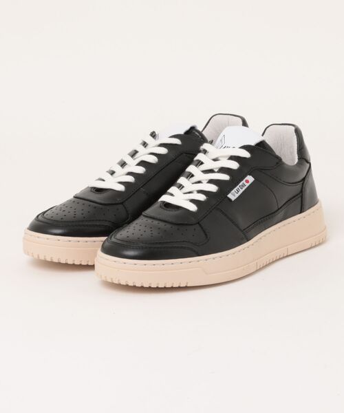 inter-chaussures(インターショシュール)の「【PLAY ONE】ベーシックレザースニーカー (E5030E)(スニーカー・レディース・シルバー/ホワイト/ブラック・36/39/38/37)」の2枚目の写真