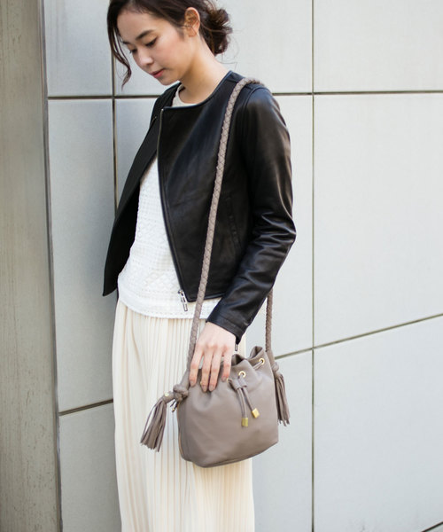 Beau're（ヴュレ）の「【Beau're】巾着フリンジショルダー/B-12313（ショルダーバッグ・レディース・ブラック/グレー・FREE）」の15枚目の写真