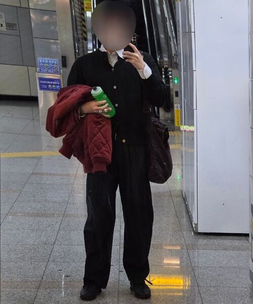 NOUN（ノウン）の「wide coated denim pants (black)（デニムパンツ・メンズ・その他・0/1/2）」の8枚目の写真