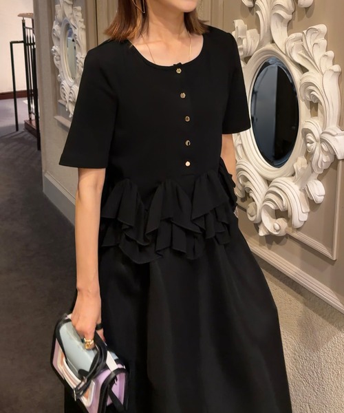 junoah(ジュノア)の「ヘムデザインペプラムトップス(シャツ/ブラウス・レディース・ダークベージュ/ホワイト/ブラック・SMALL/MEDIUM/LARGE)」の7枚目の写真