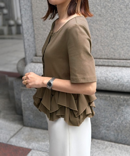 junoah(ジュノア)の「ヘムデザインペプラムトップス(シャツ/ブラウス・レディース・ダークベージュ/ホワイト/ブラック・SMALL/MEDIUM/LARGE)」の13枚目の写真