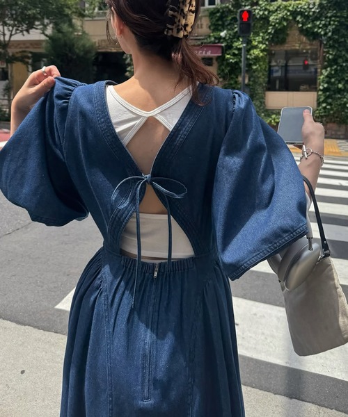 WILLFULLY(ウィルフリー)の「back open switching bicolor stitch denim OP(ワンピース・レディース・ブルー/ブラック・FREE)」の7枚目の写真