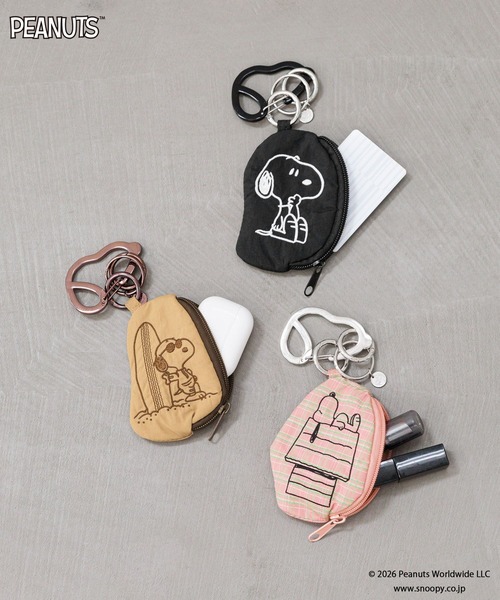 LOWRYS FARM（ローリーズファーム）の「【SNOOPY】カラビナポーチ　660742/GOODS（ポーチ・レディース・ブラック/ベージュ/ピンク・FREE）」の4枚目の写真