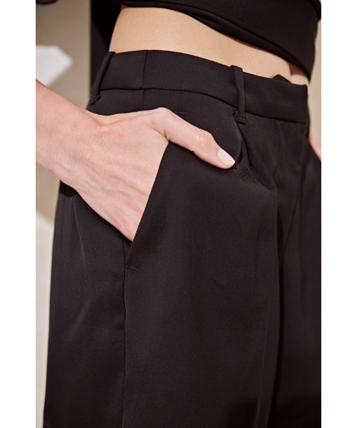 Estella.K(エステラケー)の「Evianna Shorts カルゼショートパンツ(その他パンツ・レディース・ブラック/オフホワイト/サックスブルー・SMALL/MEDIUM)」の16枚目の写真