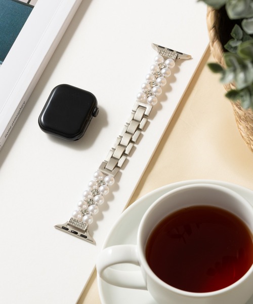 emonique(エモニーク)の「合金 パール アップルウォッチバンド Apple Watch バンド【38mm/40mm/41mm 対応】(デジタル腕時計・レディース・シルバー/プラチナム・38)」の1枚目の写真