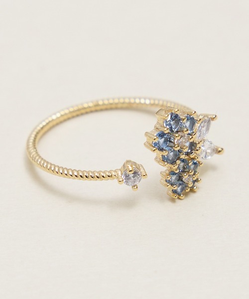 Zoule(ゾーラ)の「Zoule ゾーラ:FLOWER LETTER SERIES jewel flower letter R-2 花言葉 ネモフィラ プルメリア リング(リング・レディース・ホワイト×グリーン/ブルー・FREE)」の2枚目の写真