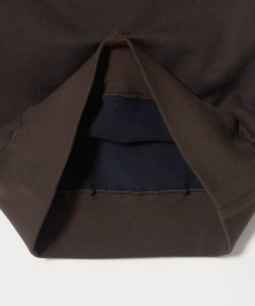 ATTISESSION(アティセッション)の「<ATTISESSION>コットン ウラケ オフショルダー スウェットトップス(Tシャツ/カットソー・レディース・ライトグレー/ダークブラウン・FREE)」の15枚目の写真