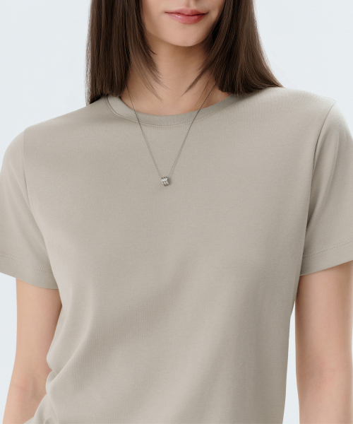 MUSINSA STANDARD WOMAN（ムシンサスタンダードウーマン）の「ウィメンズベーシッククルーネックTシャツ[グレイッシュベージュ]（Tシャツ/カットソー・レディース・その他・SMALL/MEDIUM/LARGE/X-SMALL）」の4枚目の写真