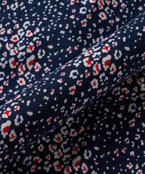 three dots(スリードッツ)の「トラベルライン ラッフルスリーブトップス(シャツ/ブラウス・レディース・マルチ・SMALL/MEDIUM)」の5枚目の写真