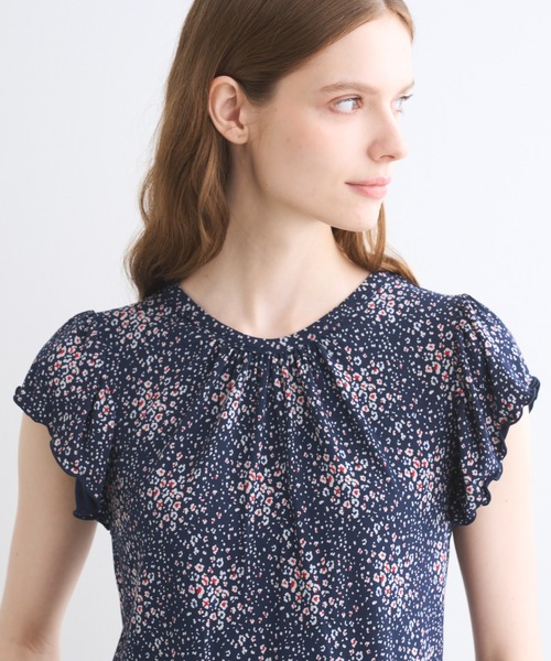 three dots(スリードッツ)の「トラベルライン ラッフルスリーブトップス(シャツ/ブラウス・レディース・マルチ・SMALL/MEDIUM)」の7枚目の写真