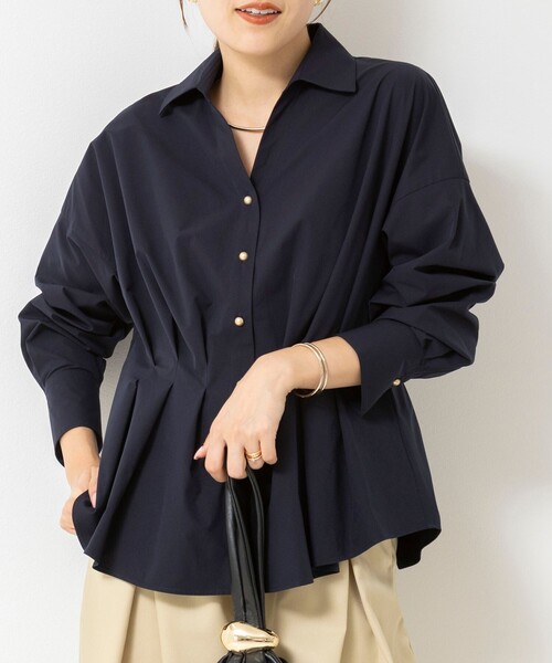 NOLLEY’S(ノーリーズ)の「【WEB&一部店舗限定カラー】【GOODS BUYER 石田別注カラー】ストレッチタフタスキッパータックシャツ(シャツ/ブラウス・レディース・ブルー系その他7/キャメル/ネイビー/ブルー系その他/オフホワイト・38/36)」の2枚目の写真