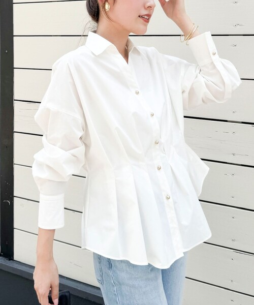 NOLLEY’S(ノーリーズ)の「【WEB&一部店舗限定カラー】【GOODS BUYER 石田別注カラー】ストレッチタフタスキッパータックシャツ(シャツ/ブラウス・レディース・ブルー系その他7/キャメル/ネイビー/ブルー系その他/オフホワイト・38/36)」の1枚目の写真