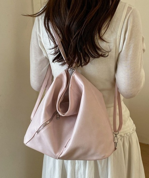 LETee(レティー)の「合皮ショルダーバッグ/リュック★チャームは付きません★(ショルダーバッグ・レディース・ホワイト/ブラック/ピンク/アイボリー・FREE)」の4枚目の写真